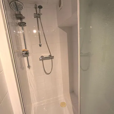 Apartment Welcome F2 Stains